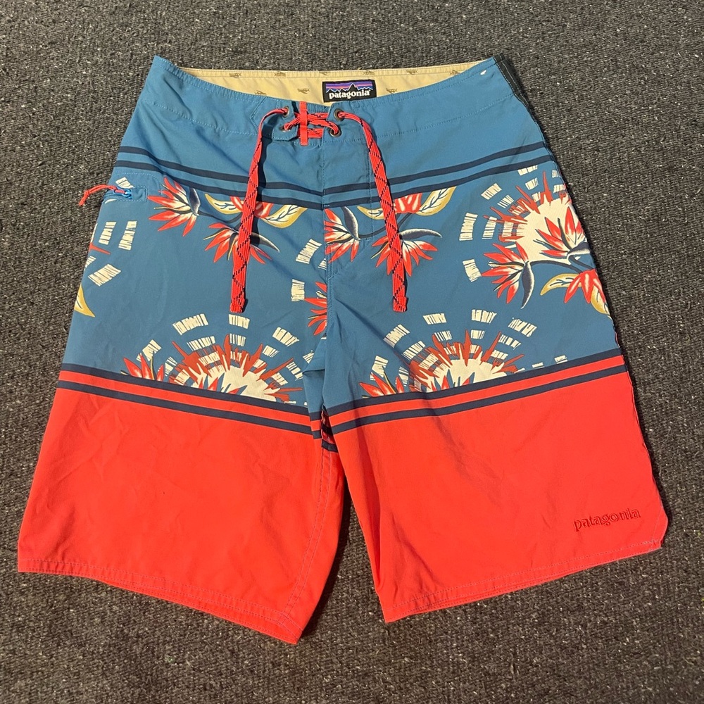 Patagonia Board Shorts Mens SZ 28 Floral Blue Red Surf Flying Fish outdoor swim